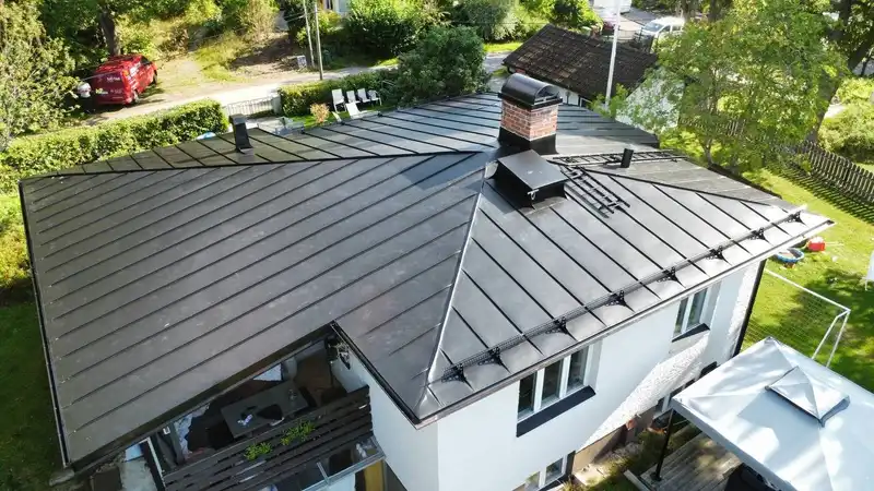 Falsad bandtäckningsplåt