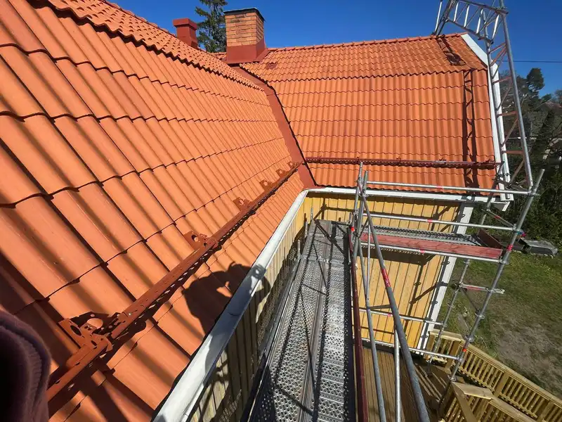 Takrenovering i Hägersten