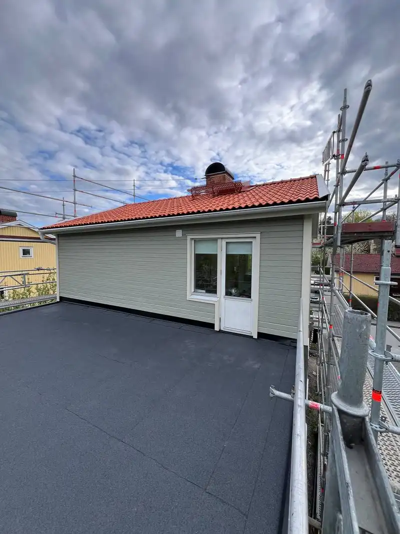 Takomläggning och fasadbyte i Älvsjö